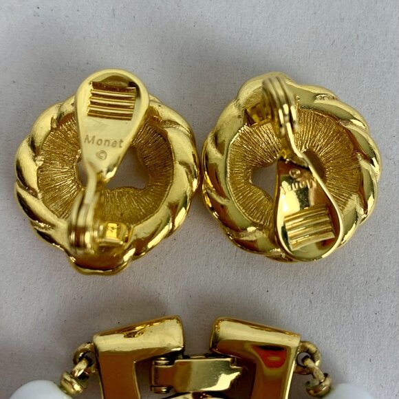 Set of 6 MONET Jewelry 4 Earrings, 1 Necklace In Gold & White Beads, 1 Brooch - Picture 9 of 13